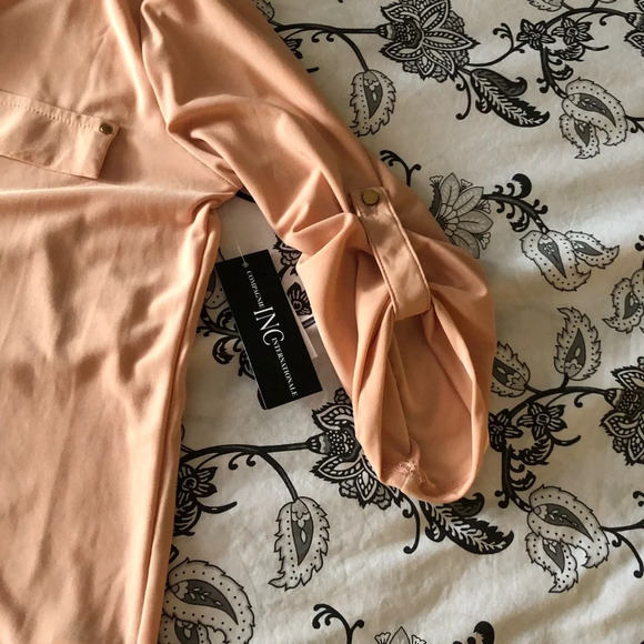 Beautiful coral blouse 👚 - Picture 4 of 5